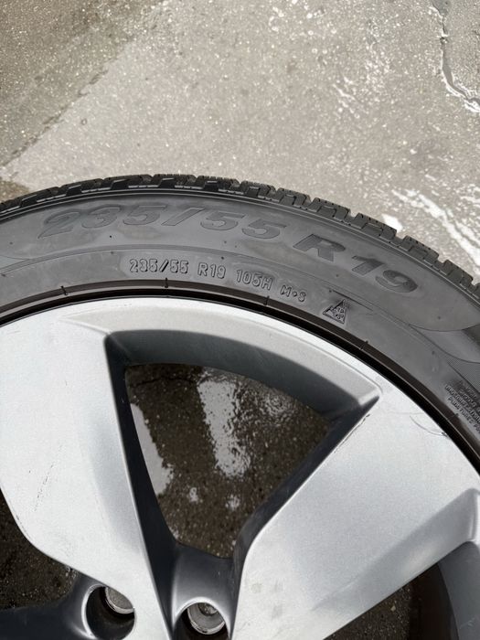 Jante / Roti Jaguar Epace 2020 R19 cu anvelope de iarna