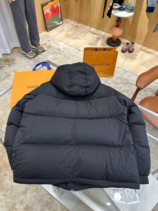 Geaca Louis Vuitton cu umplutura de puf Premium