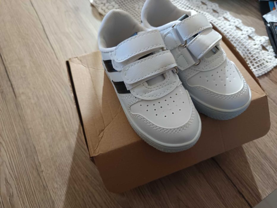 2 perechi de papuci marimea 24