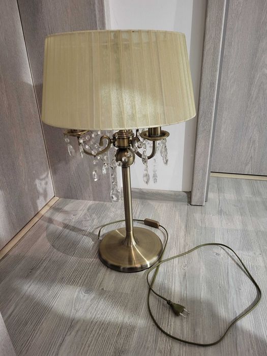 Lampă  de  masă