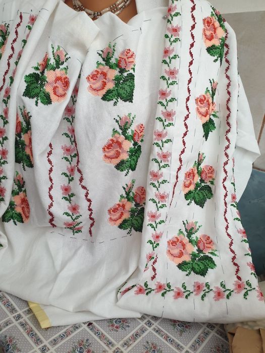 Cămașa națională cusuta cu margele