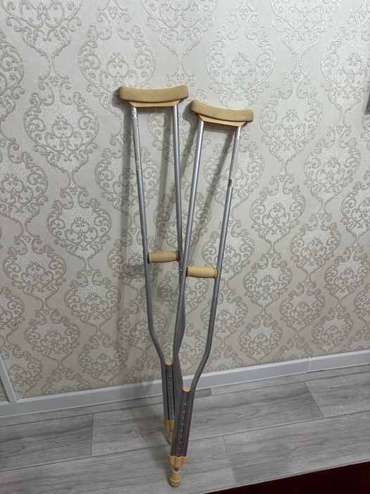 Костыль с подмышечной опорой