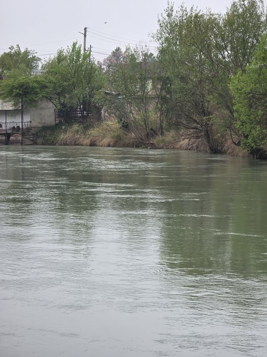 Продаётся участок 13 соток у реки ЗАХ.