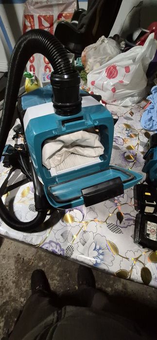 Makita aspiratoare 18 v-36v si fierastrau