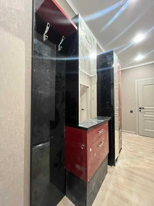 прихожая  2м ,бу