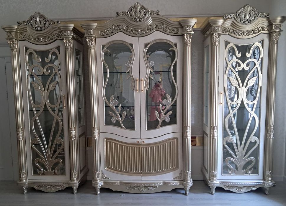 стенка и стол стул