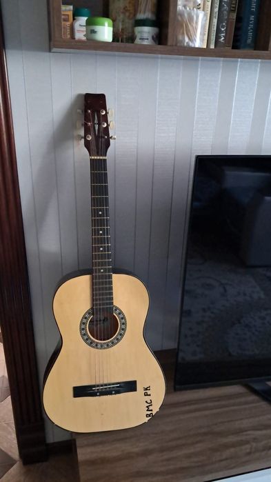 Продается гитара цена 20000т  в г. АТЫРАУ