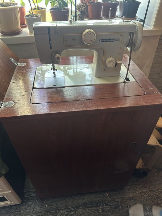 Продаю швейную машинку