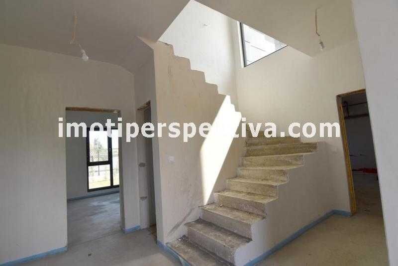 реф.19386 Чисто нова къща, двоен гараж-Коматевско шосе!