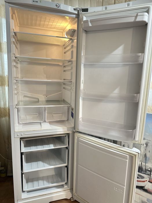 Холодильник Indesit