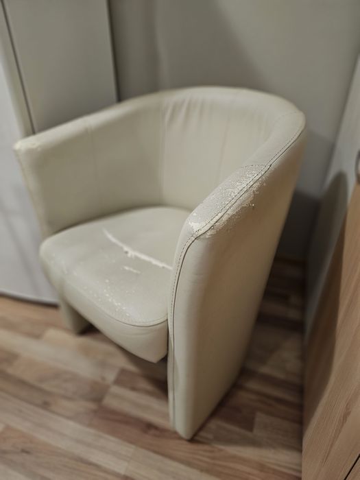 Подарявам фотьойл (повредена тапицерия)