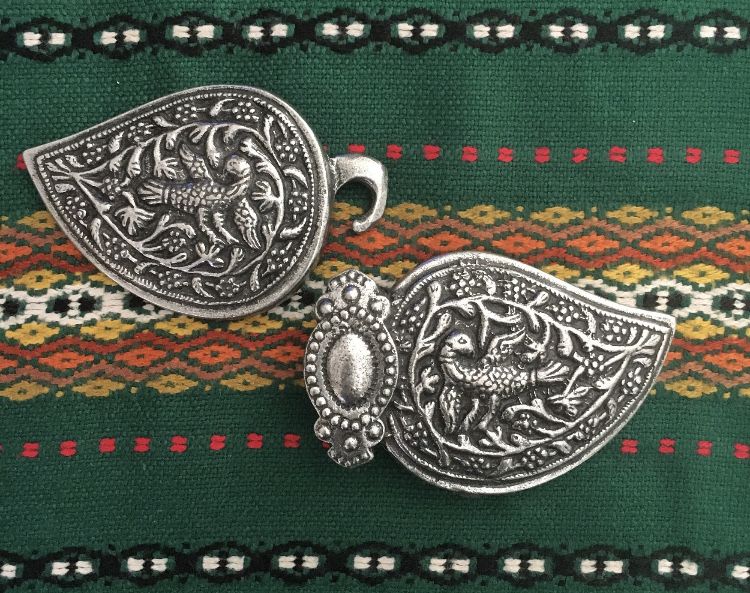 Сребристи пафти за фолклорна носия