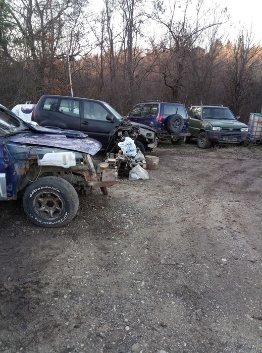 Нисан Терано на части.