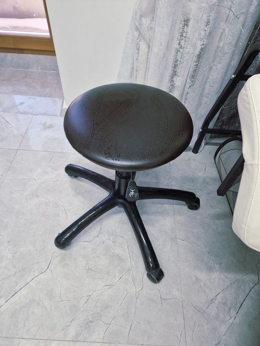 Стул для мастеров без спинки