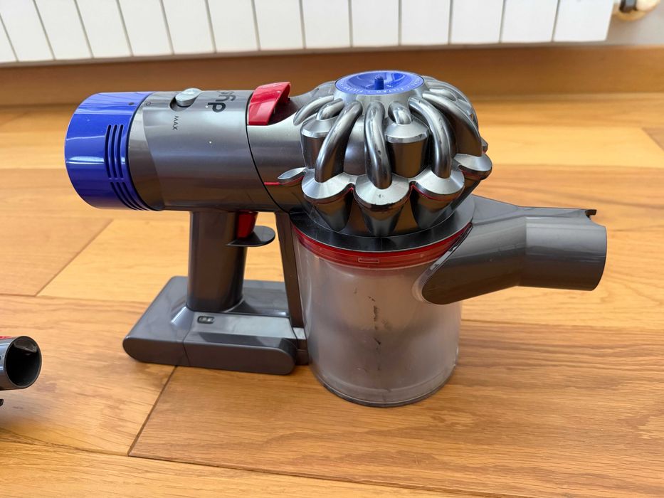Dyson V8 Absolute (SV10) – Безкабелна прахосмукачка (За части/ремонт) + аксесоари