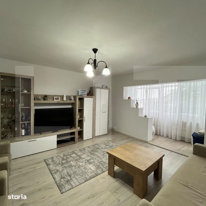 Apartament de 3 camere, zona Stejari