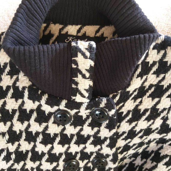 Късо вълнено палто