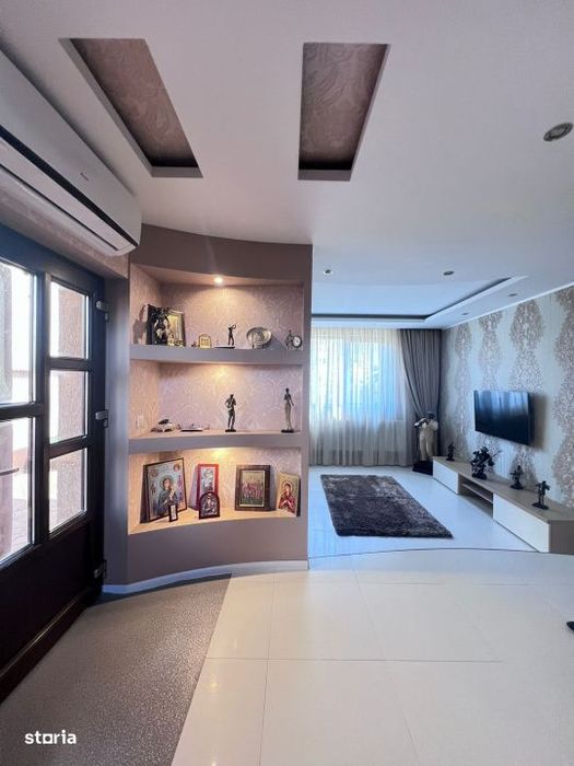 Vila Superba pentru 2 familii /9 Camere /Curte 721