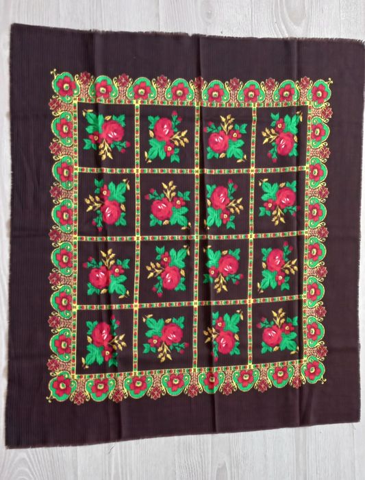 Batic/naframa traditionala cu model floral