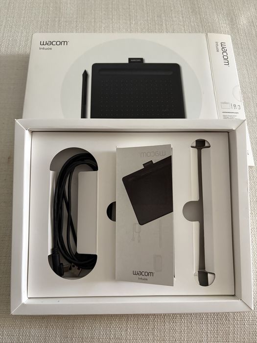 Tableta grafica WACOM Intuos S Bluetooth - stare aproape noua