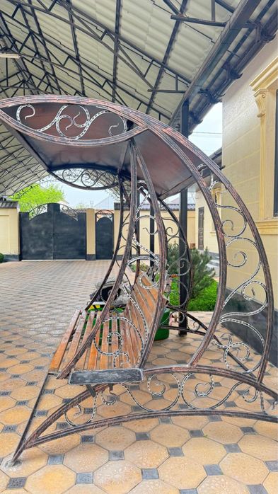 Садовый качели есіктің алдына немесе бақшаға