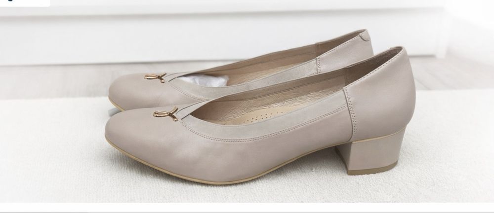 Бежевые туфли на устойчивом каблуке, удобные, классика
