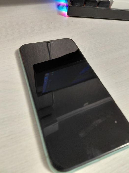 Айфон 11 64 Гб .  .