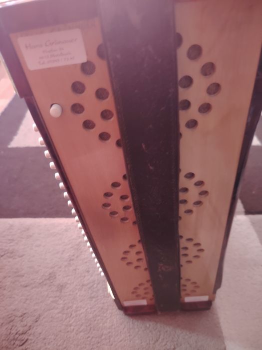 Vând , nu schimb, acordeon  Italian Royal Standard de colecție 120 basi in4 scaune  din lemn cu 3 Registre