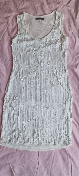 Дамска рокля в бяло тип потник с паети