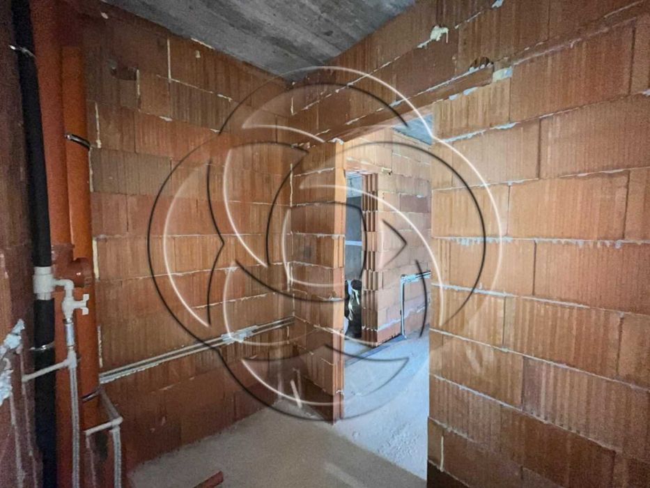 Двустаен апартамент с гараж до университет