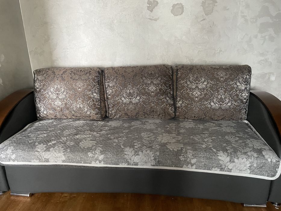 Продам диван в хорошем состояний