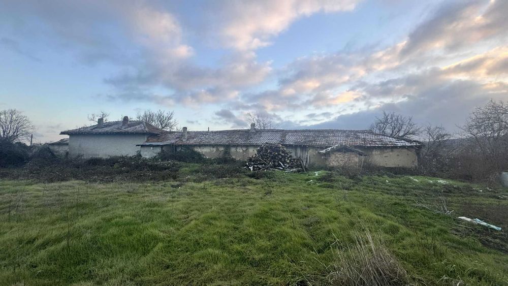 Продава се Къща в Провадия - 3500 кв.м за 12 €/кв.м - Снимка #4