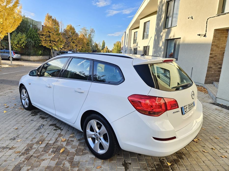 Opel astra J an 2011 motor 1.7 cdti Euro 5 cutie viteze manuala