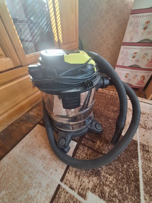 Индустриална прахосмукачка