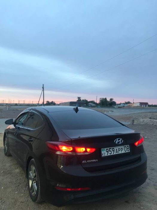 Hyundai Elantra 2017.