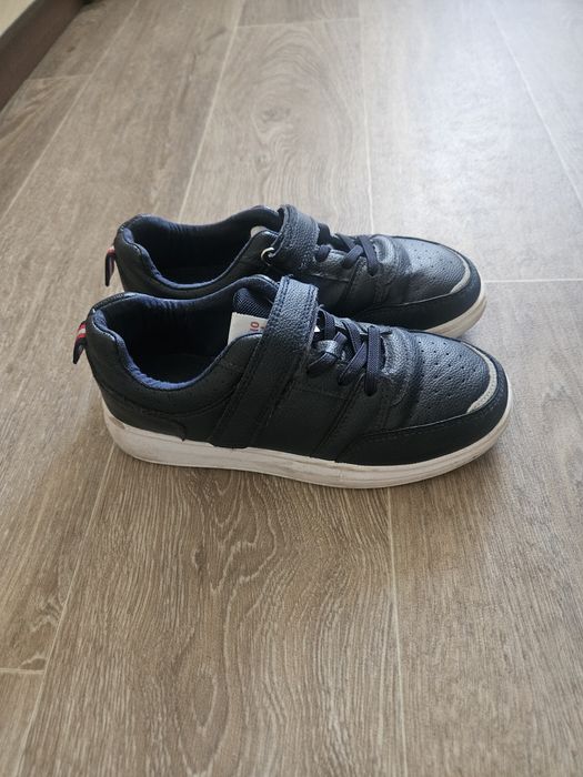 Продам кроссовки, туфли на мальчика