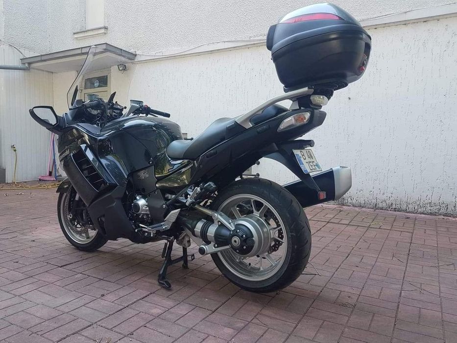 Vând kawasaki 1400 gtr 2009 unic proprietar 15k ținut in garaj nelovitpret 7000 euro