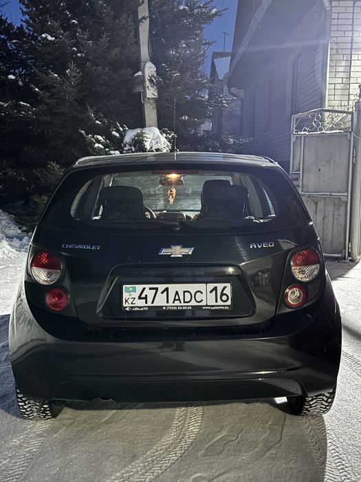 Машина шевроле авео