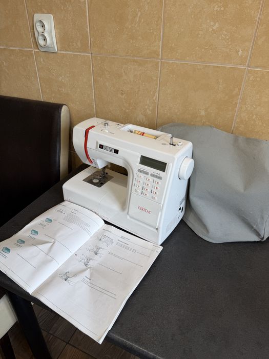 Mașină de cusut computerizată Veritas 9000A5