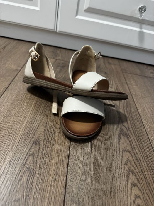 Sandale marimea 35
