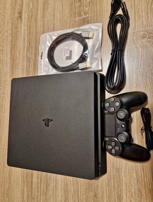 Vand ps 4 slim in stare foarte buna