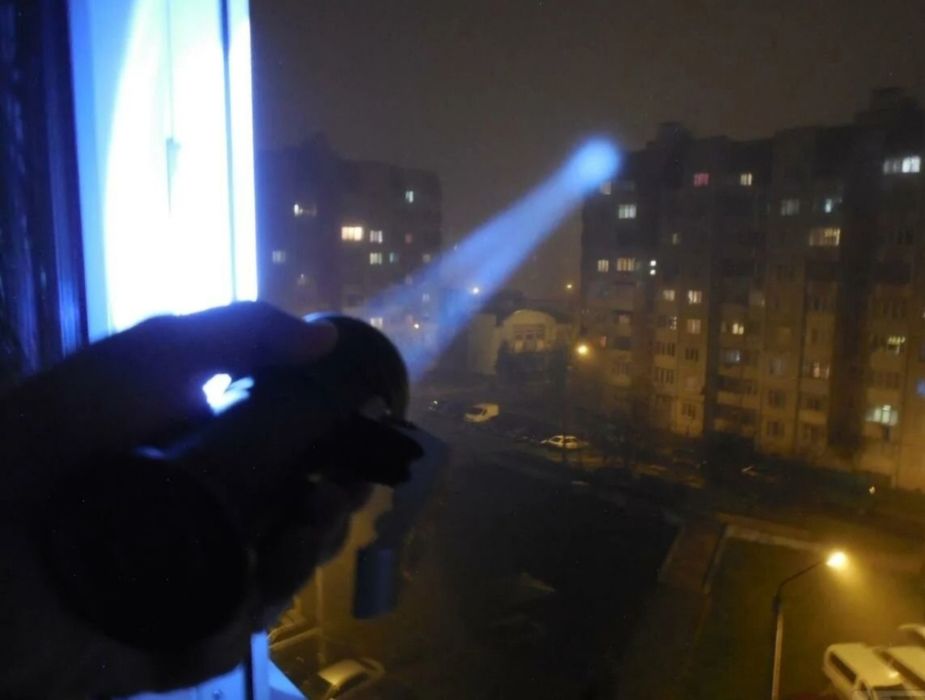 Фонарь очень яркий