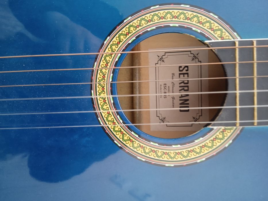 Gitara sotiladi holati yangi