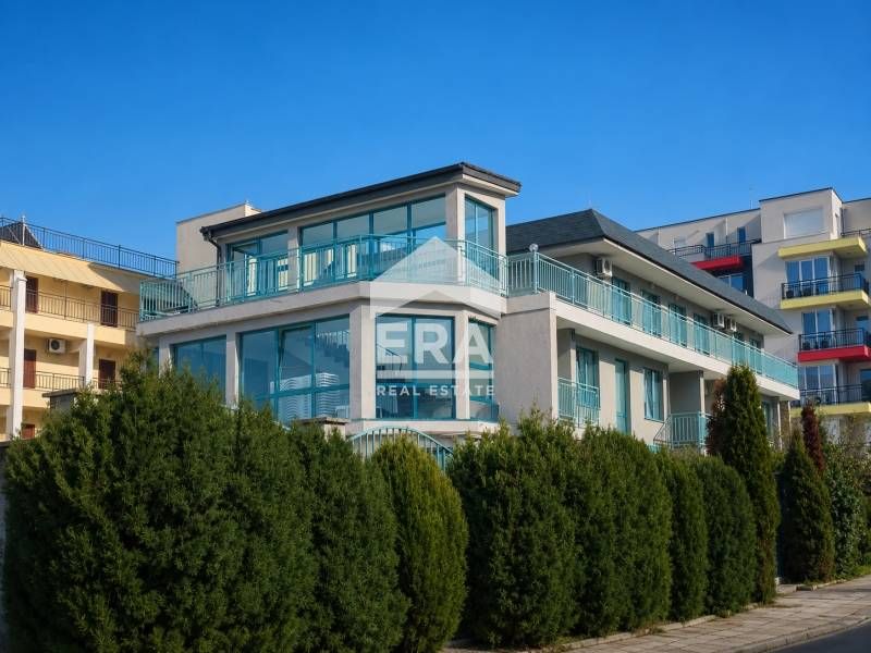 Ексклузивен, разработен, триетажен хотел за продажба, с 21 стаи, кафе
