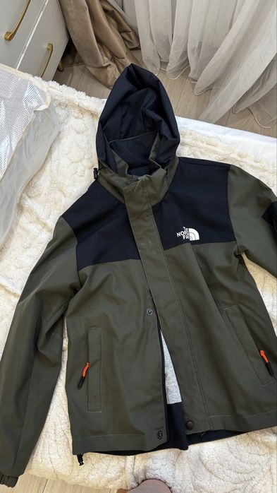 Куртки на осень в хорошем состоянии 140-152