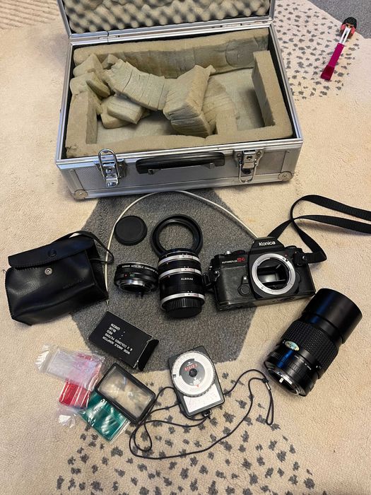 Trusa foto Konica Autoreflex T4 obiectiv adaptoare  diplomat transport