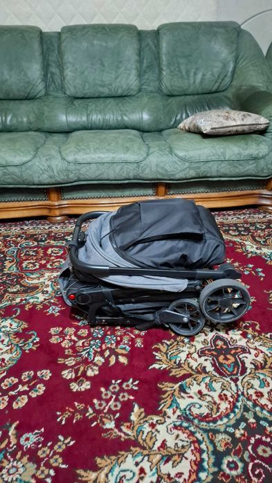 Продаётся детская коляска б/у + дождевик, накомарник и матрасик