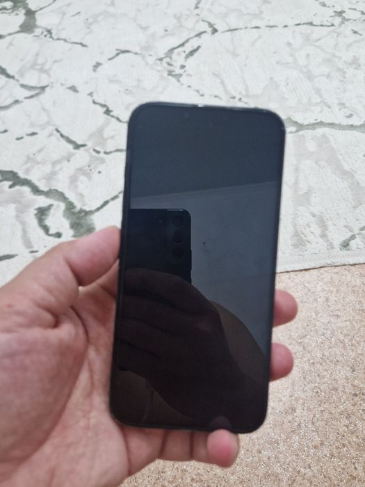 Продается IPhone 13