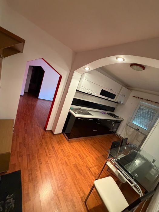 Inchiriez apartament