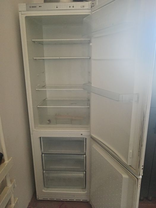 Xolodilnik srochni sotiladi Bosch